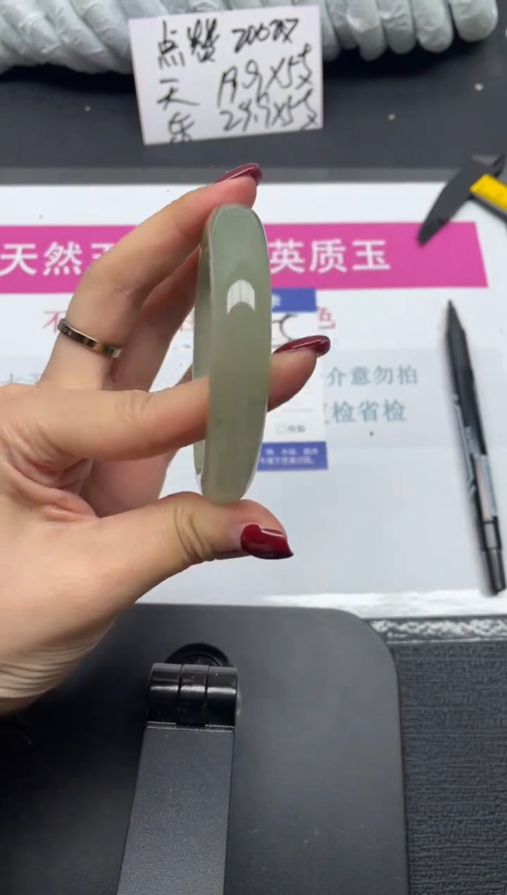 未镶嵌手镯石英质玉155-58