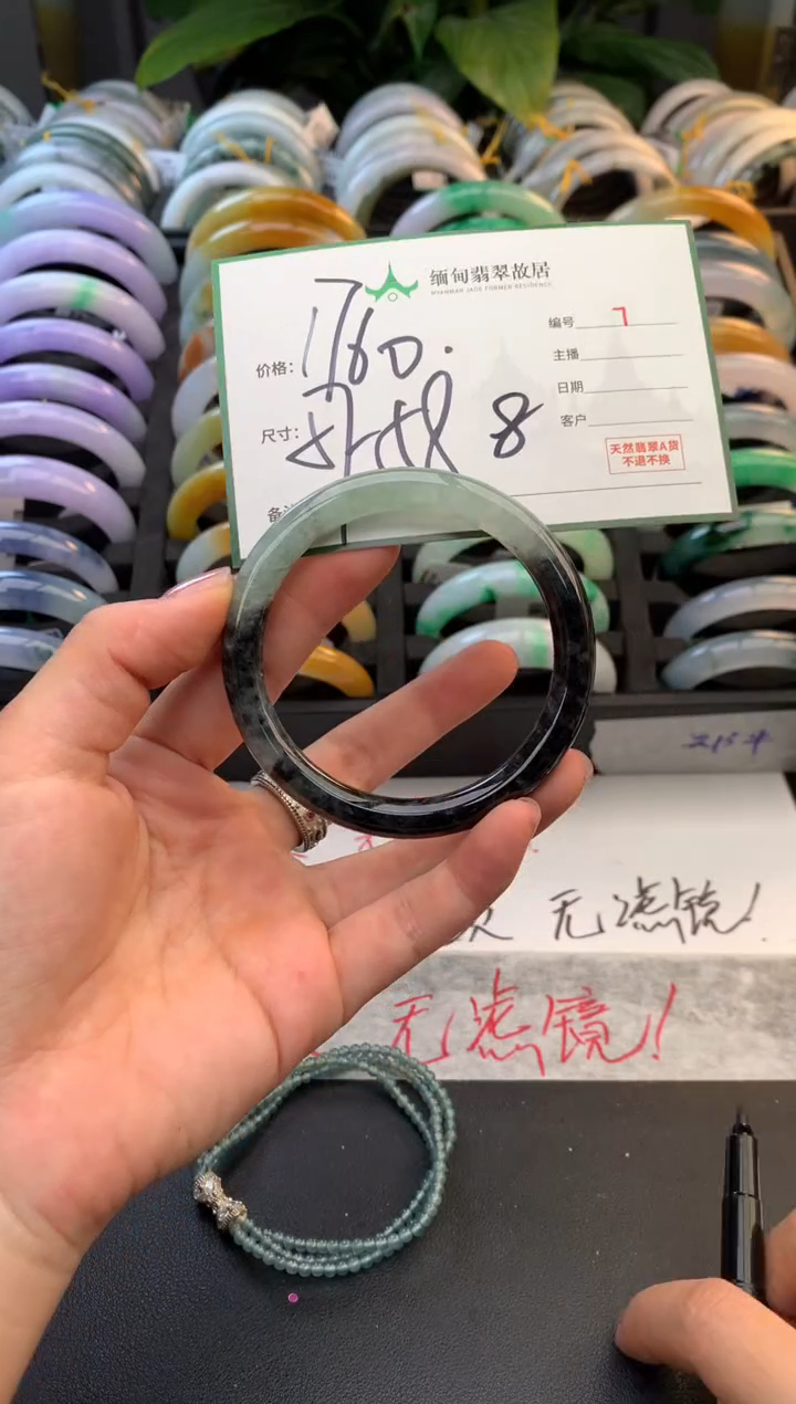 未镶嵌定制翡翠毛货需精细抛光+多人