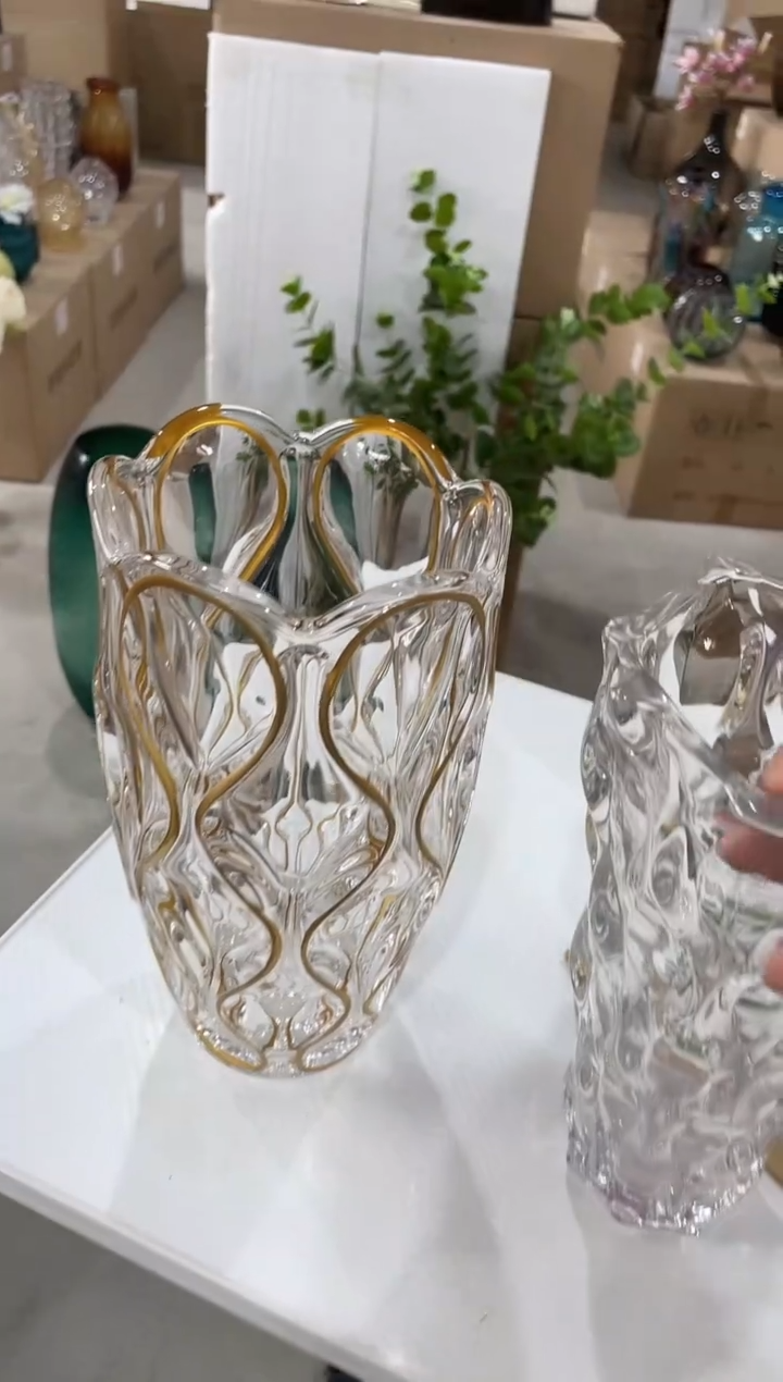 透明水晶描金花瓶1只