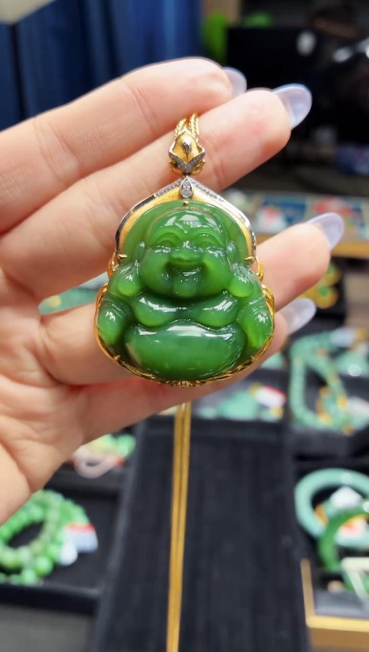 吊坠(赠链)18K金镶嵌和田玉36MM 多样性发一