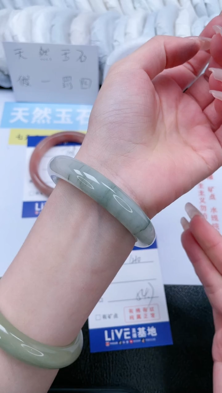 【闪购商品】石英质玉手镯未镶嵌T210-54.7