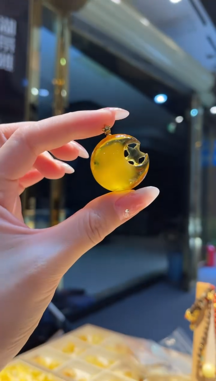 【闪购商品】琥珀珠宝奇石18K金镶嵌星月吊坠