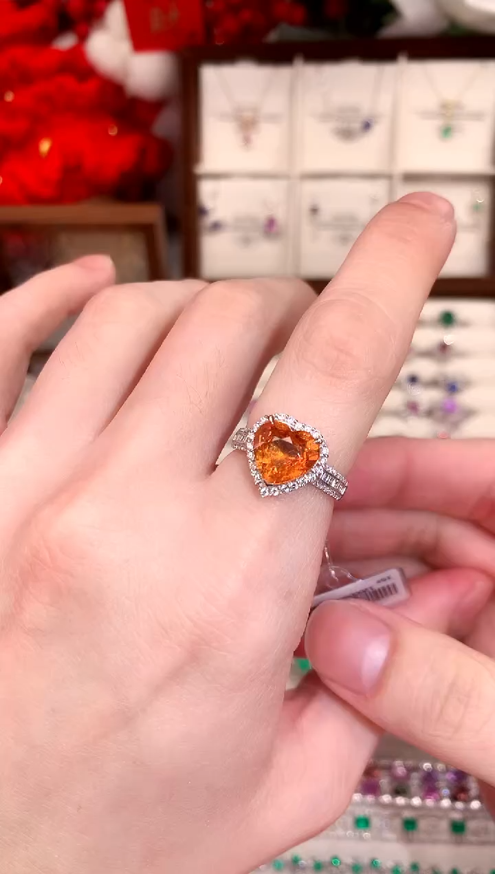 【闪购商品】石榴石（芬达石）戒指18K金镶嵌3.93ct/天然宝石/