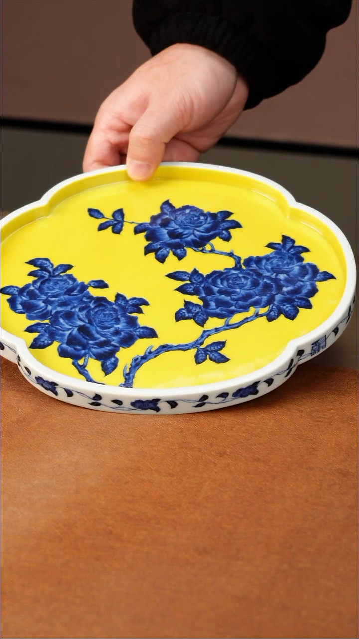 陶瓷又见春风青花黄地玫瑰花壶承