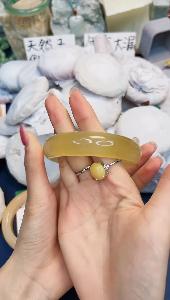 【闪购商品】石英质玉手镯未镶嵌445