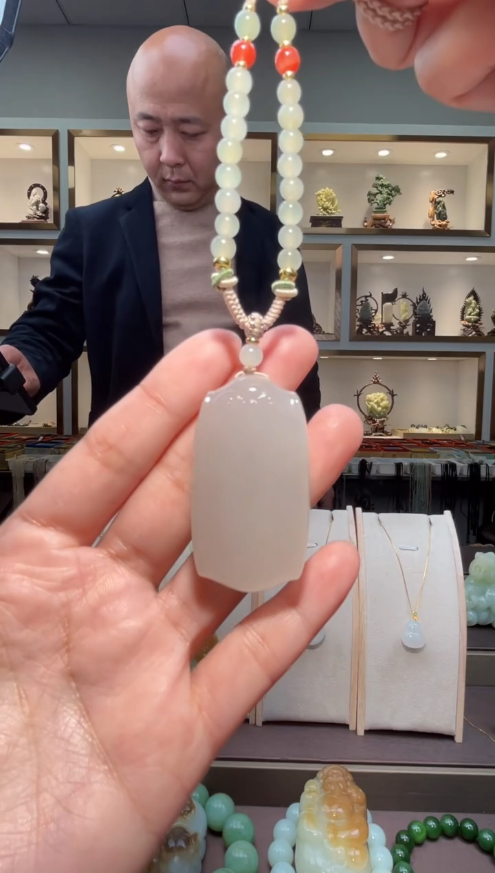 颈饰未镶嵌和田玉苏