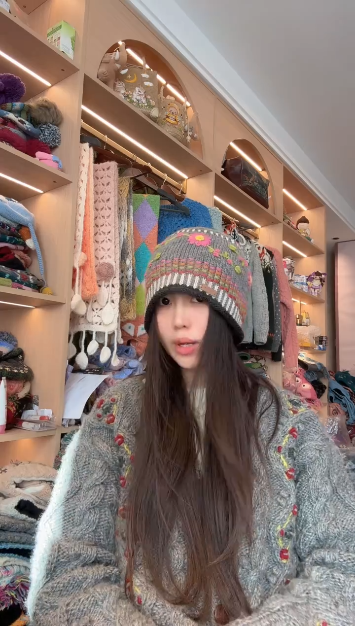 羊毛灰色卷边帽  