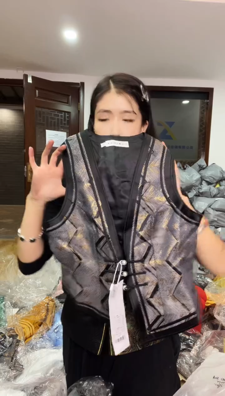 马甲       M码       80-105斤