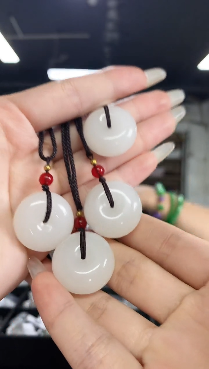 和田玉（白玉）未镶嵌颈饰闪购链接   多样性发其一颜色微差