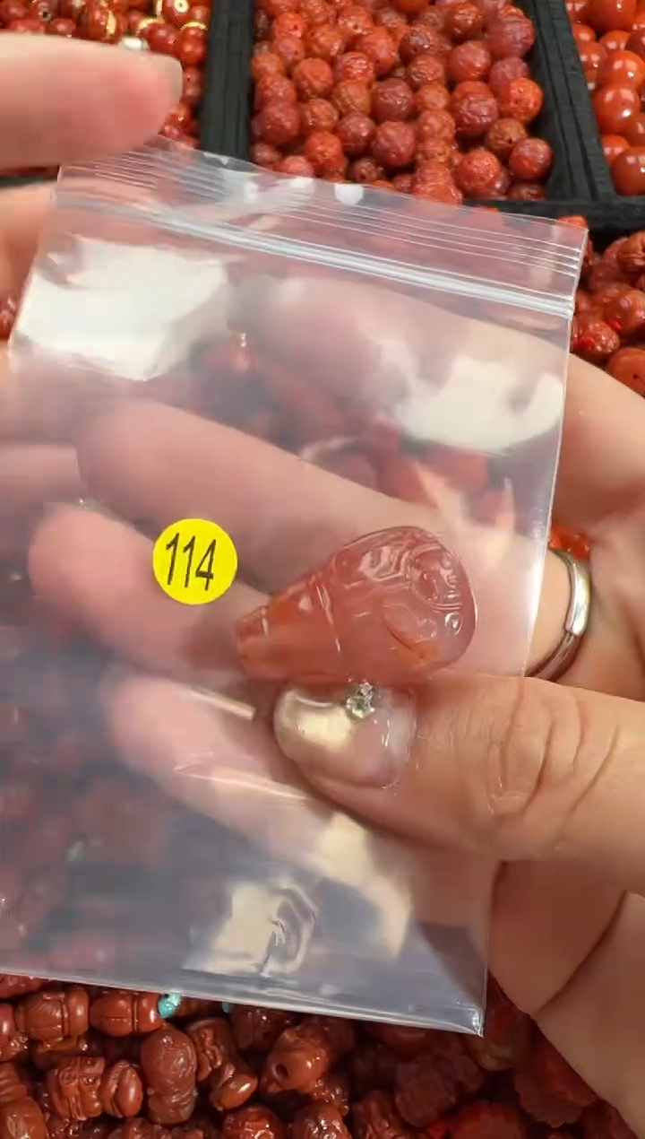 南红玛瑙合金颈饰1