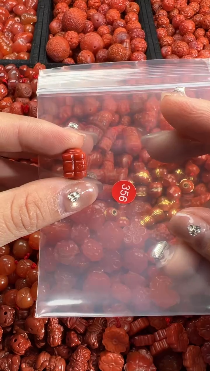 【闪购商品】南红玛瑙未镶嵌颈饰1