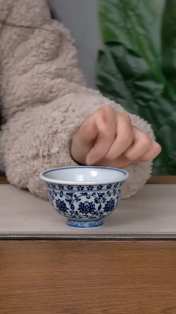 【闪购商品】陶瓷缠枝莲压手杯（8朵花）     