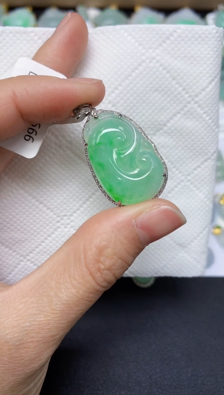 翡翠18K金镶嵌颈饰 天然翡翠A货