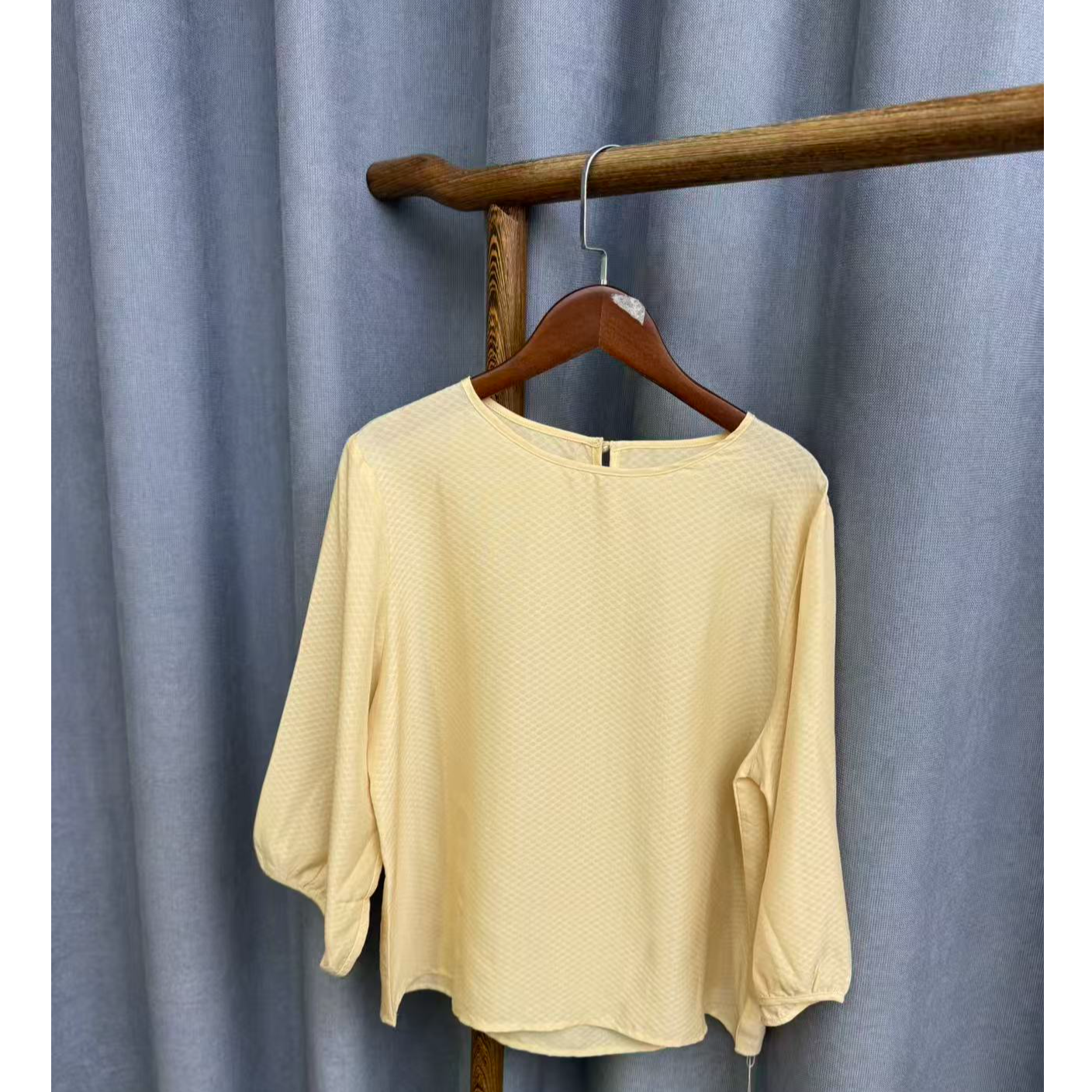 (瑕疵）2025秋季新款休闲时尚圆领桑蚕丝七分袖上衣女Z376