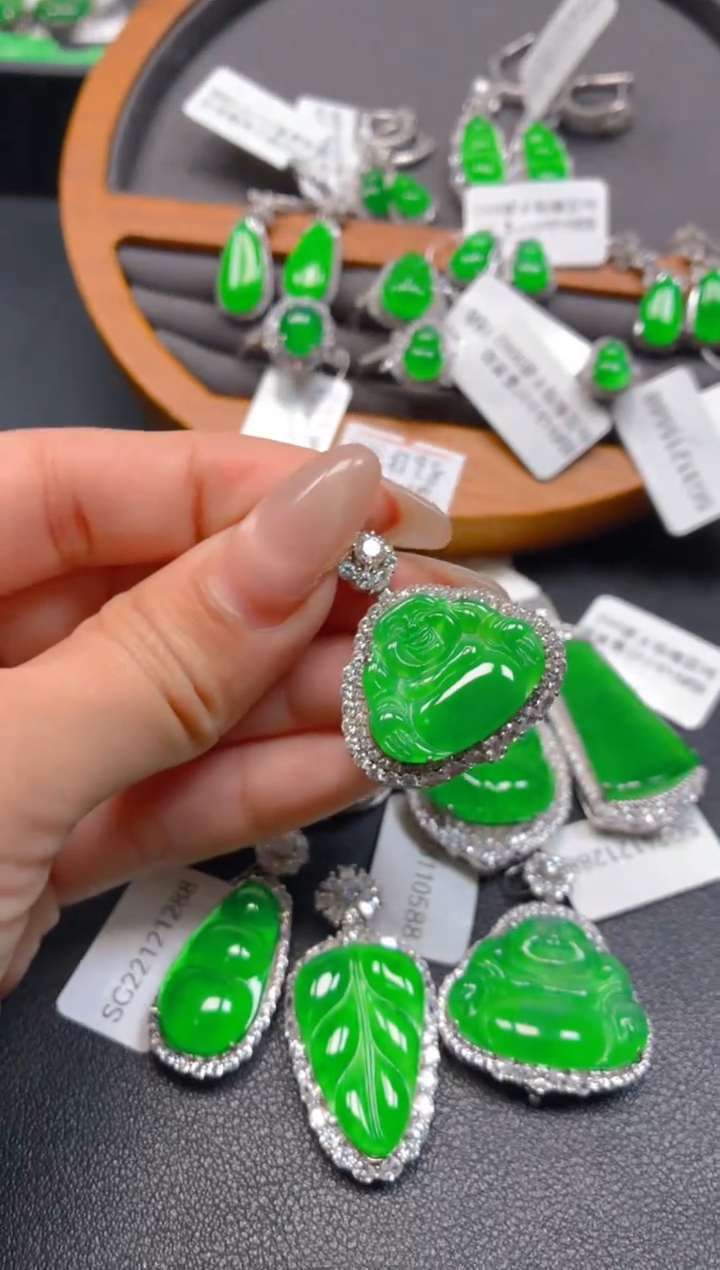 银S925镶嵌翡翠耳饰1