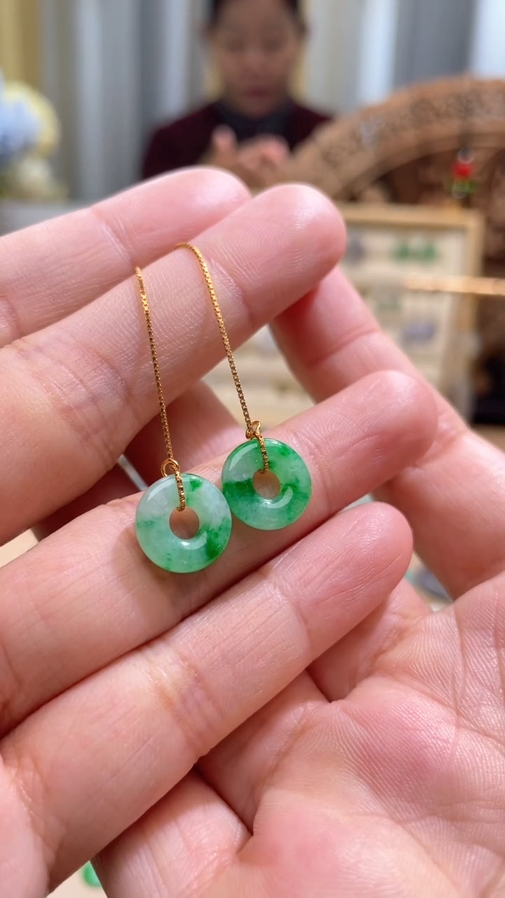 【闪购商品】翡翠颈饰未镶嵌甜甜圈一对