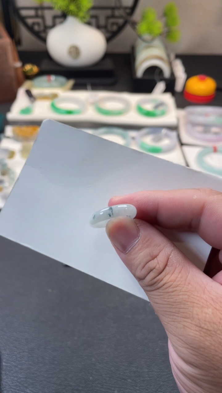 翡翠未镶嵌颈饰有纹裂 1516