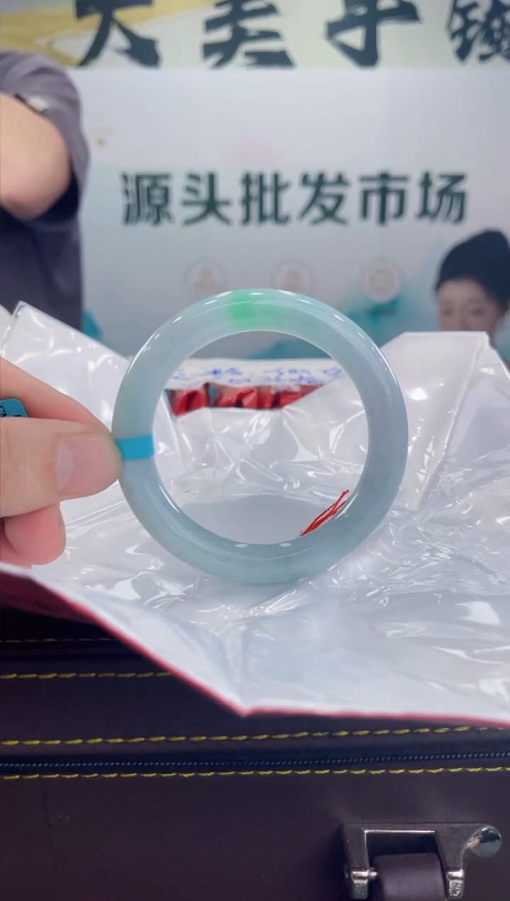 【闪购商品】翡翠手镯未镶嵌手镯