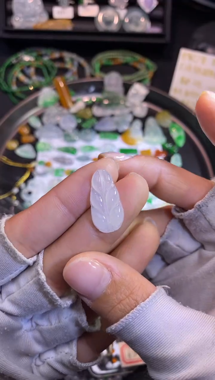 【闪购商品】翡翠挂件未镶嵌叶子