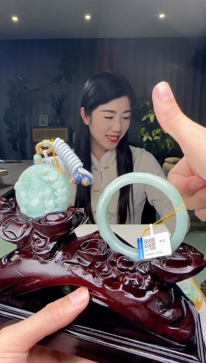 【闪购商品】翡翠手镯未镶嵌一套+底座XM@@960Q3J14986