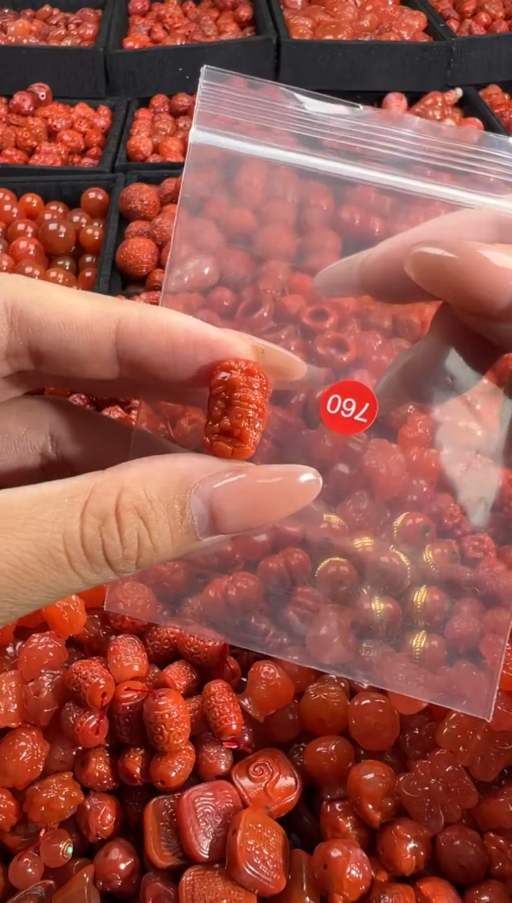 南红玛瑙未镶嵌颈饰1