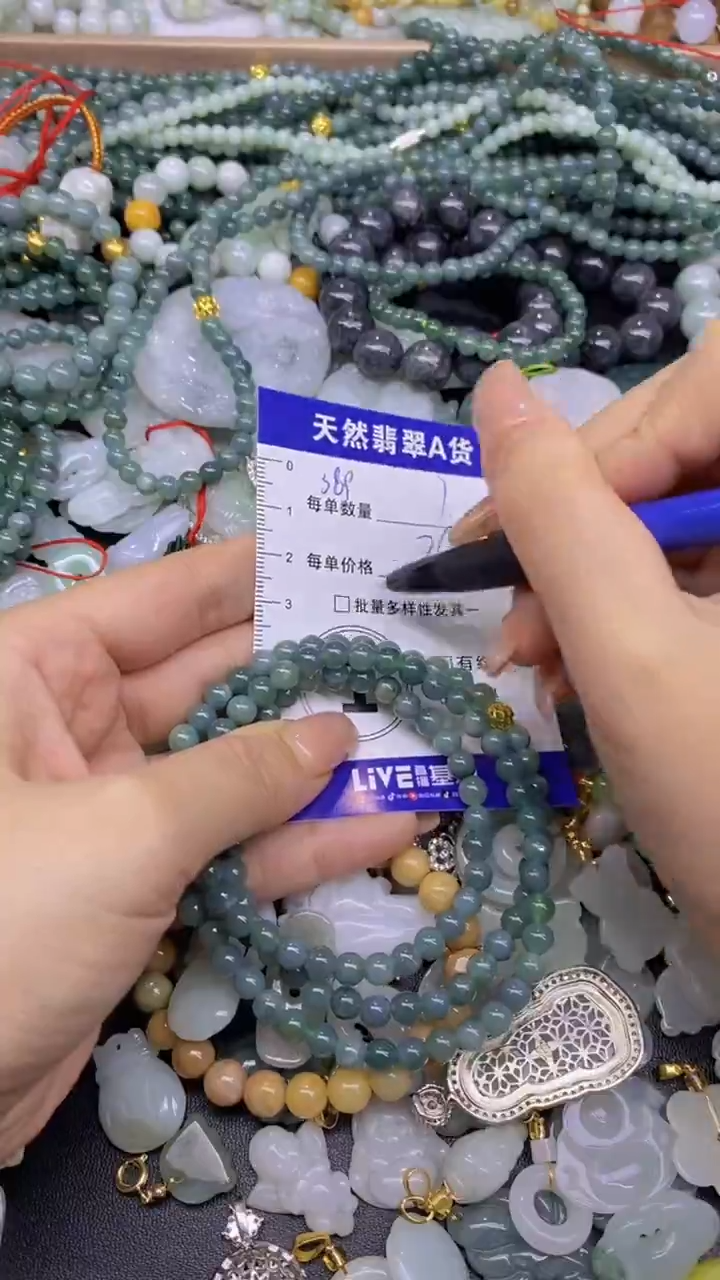 翡翠未镶嵌颈饰天然翡翠A货吊坠批量多样性发其一