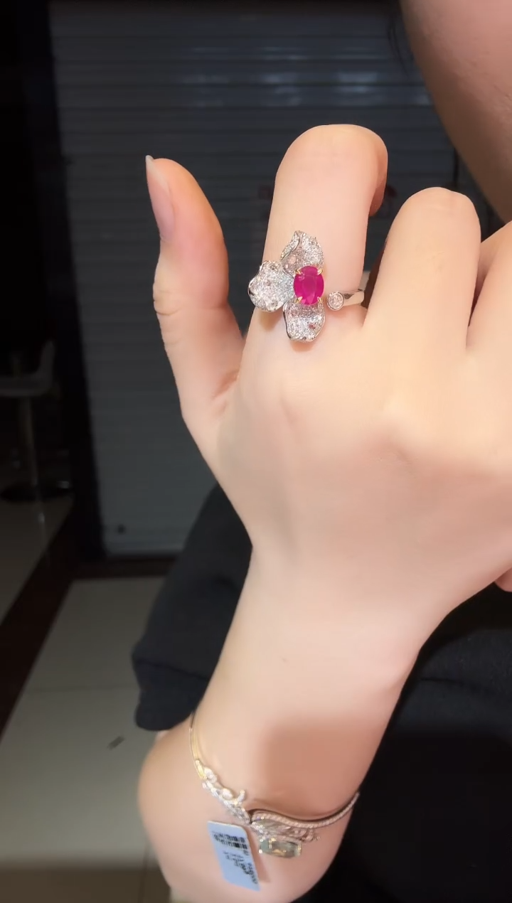 铂Pt950镶嵌戒指红宝石0.85ct