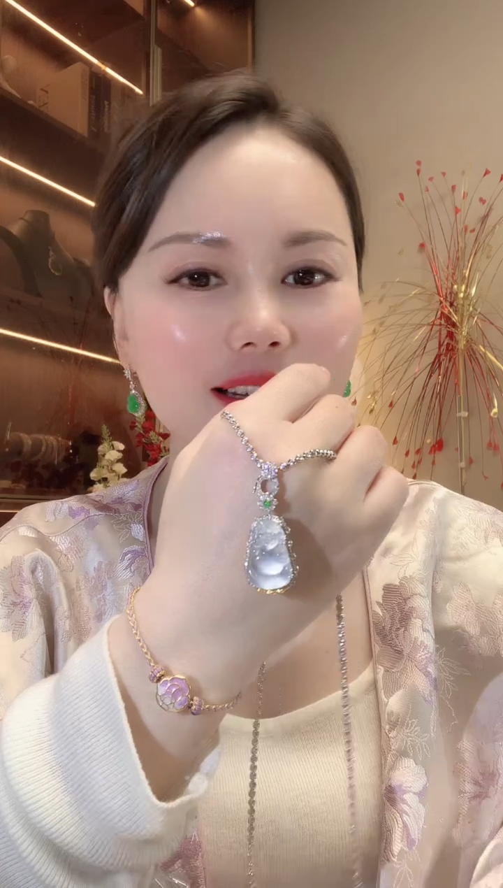 【闪购商品】翡翠吊坠(不含链)18K金镶嵌C12 