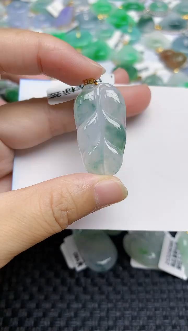 翡翠18K金镶嵌颈饰天然翡翠A货