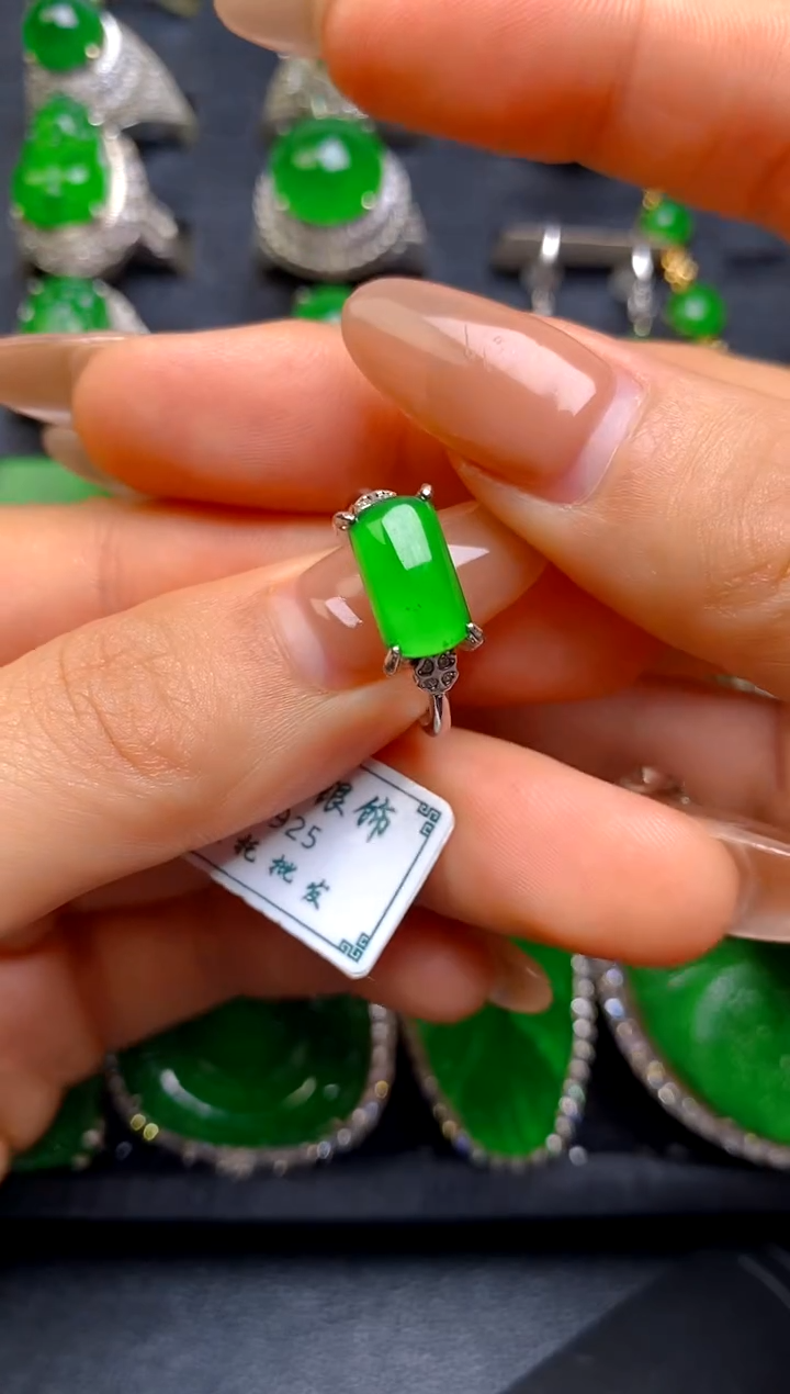 【闪购商品】翡翠戒指银S925镶嵌马鞍女戒