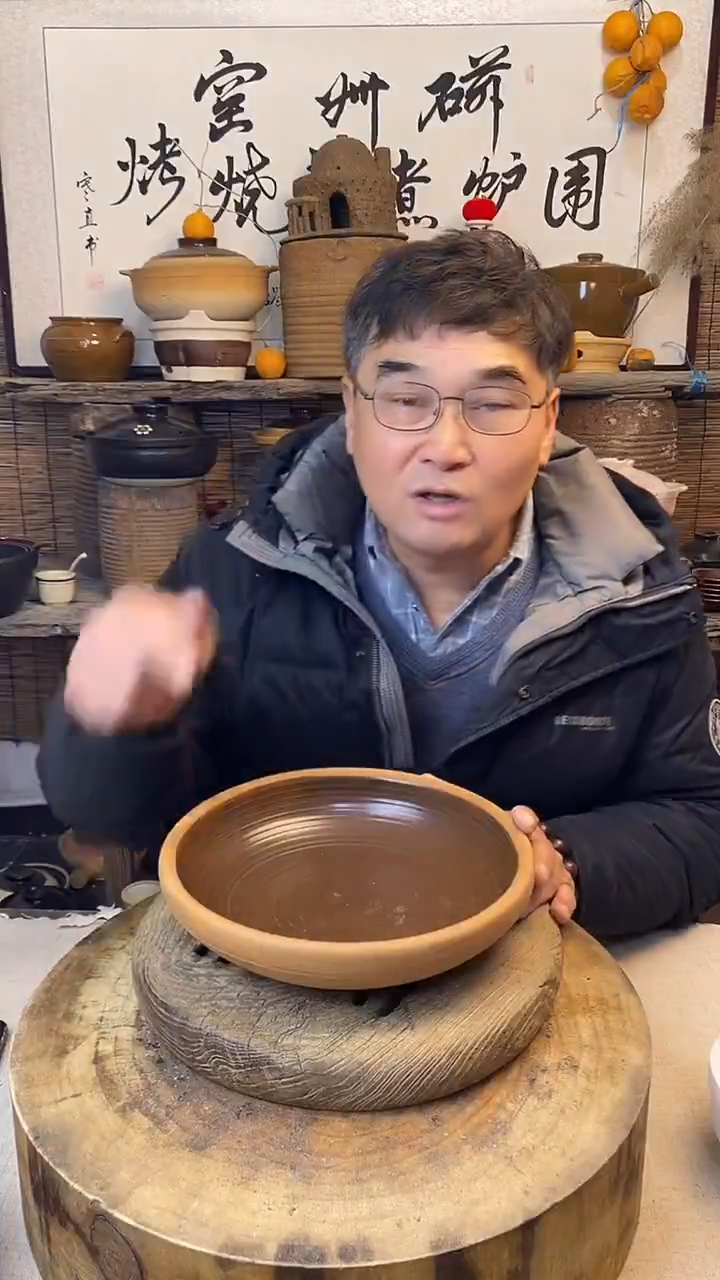 土陶口径26cm复古土菜钵（无盖）