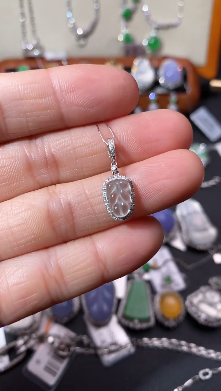 【闪购商品】翡翠吊坠(不含链)18K金镶嵌吊坠