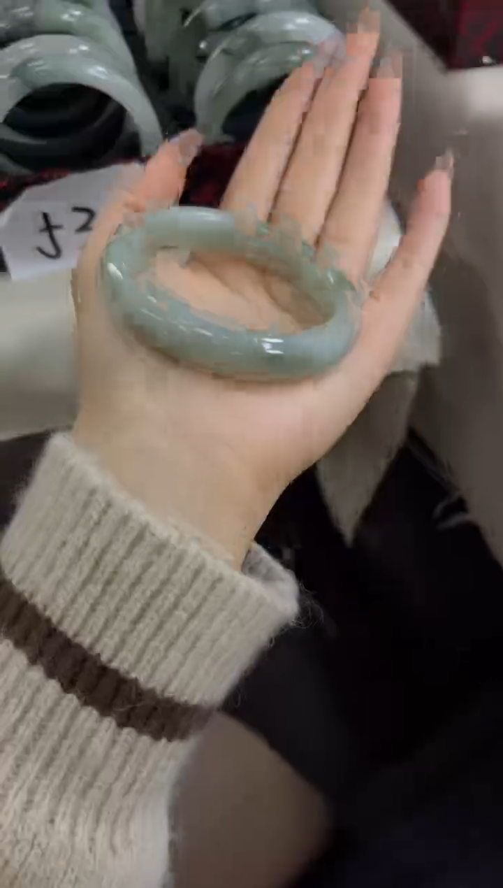 未镶嵌手镯石英质玉b393