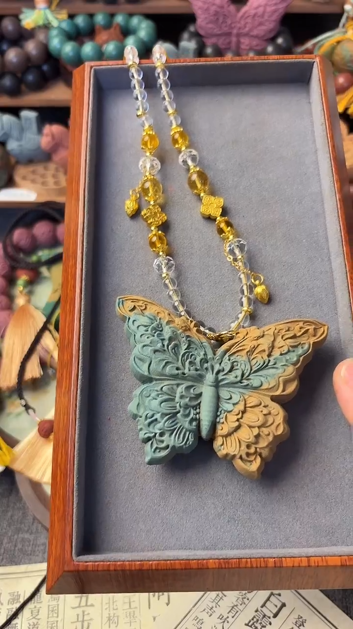 泥塑玉兰龙涎蝴蝶一个