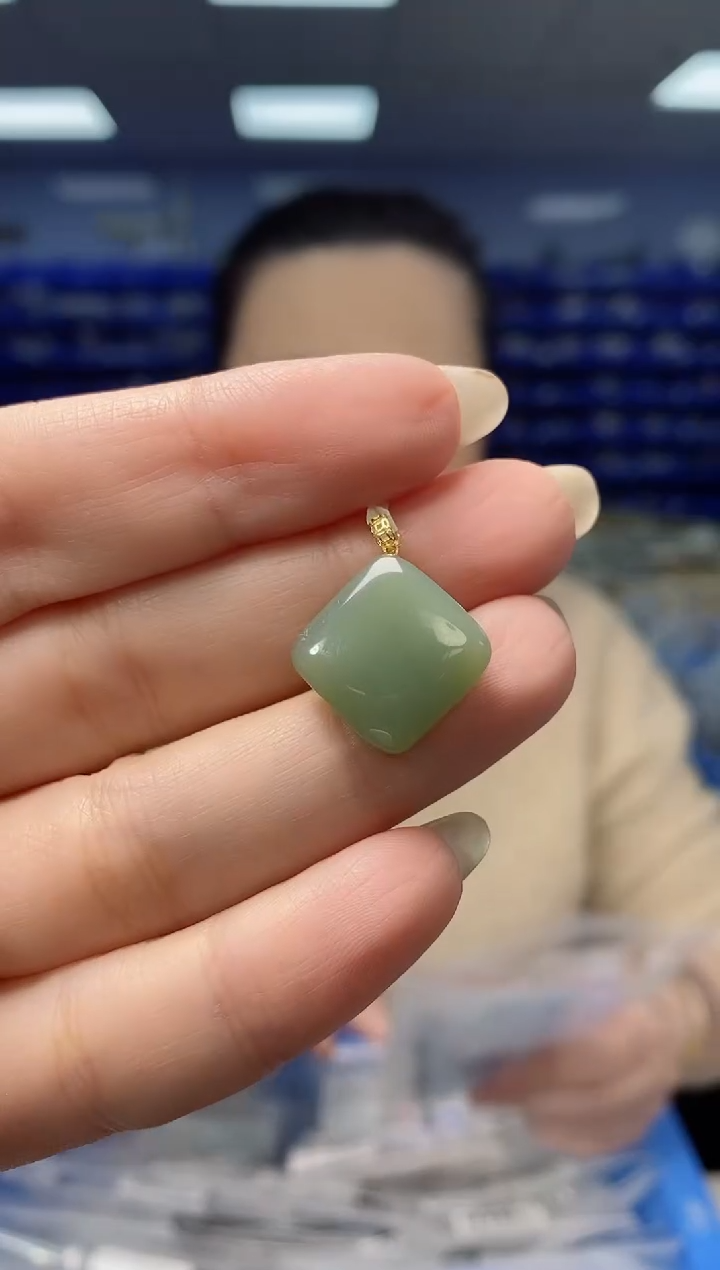 【闪购商品】和田玉颈饰18K金镶嵌DZ4145