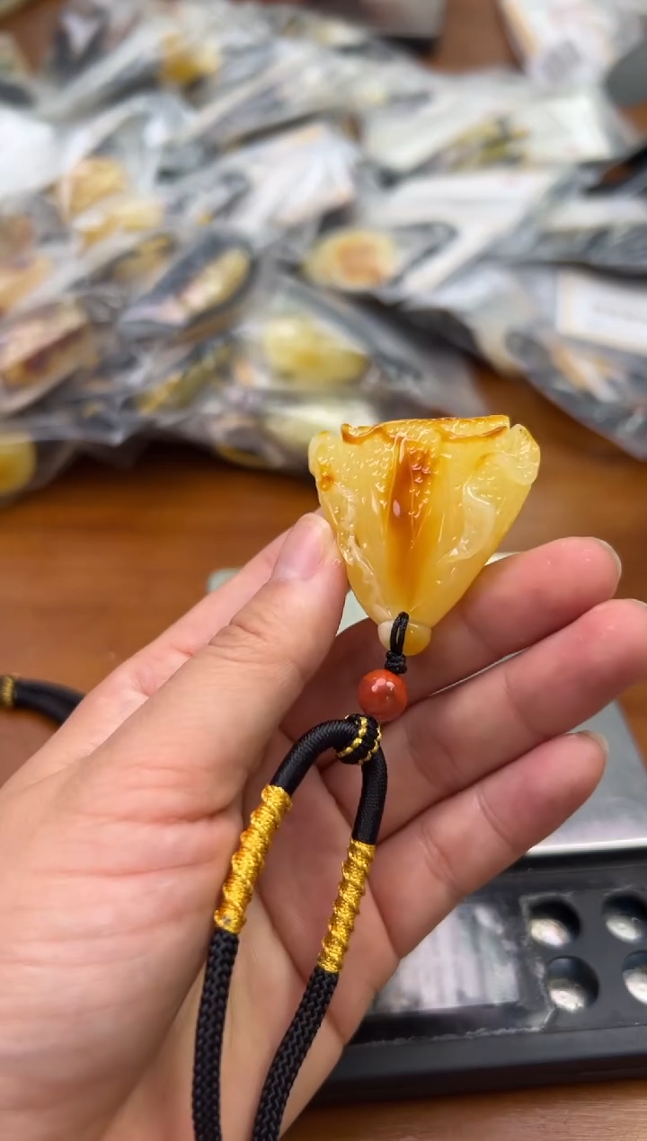 未镶嵌琥珀裸石蜜蜡吊坠