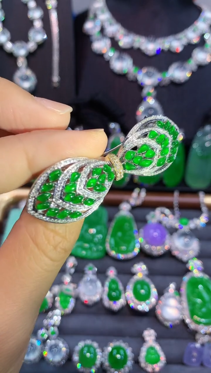 吊坠(不含链)18K金镶嵌翡翠胸针