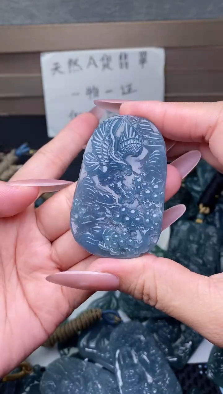 颈饰未镶嵌翡翠          