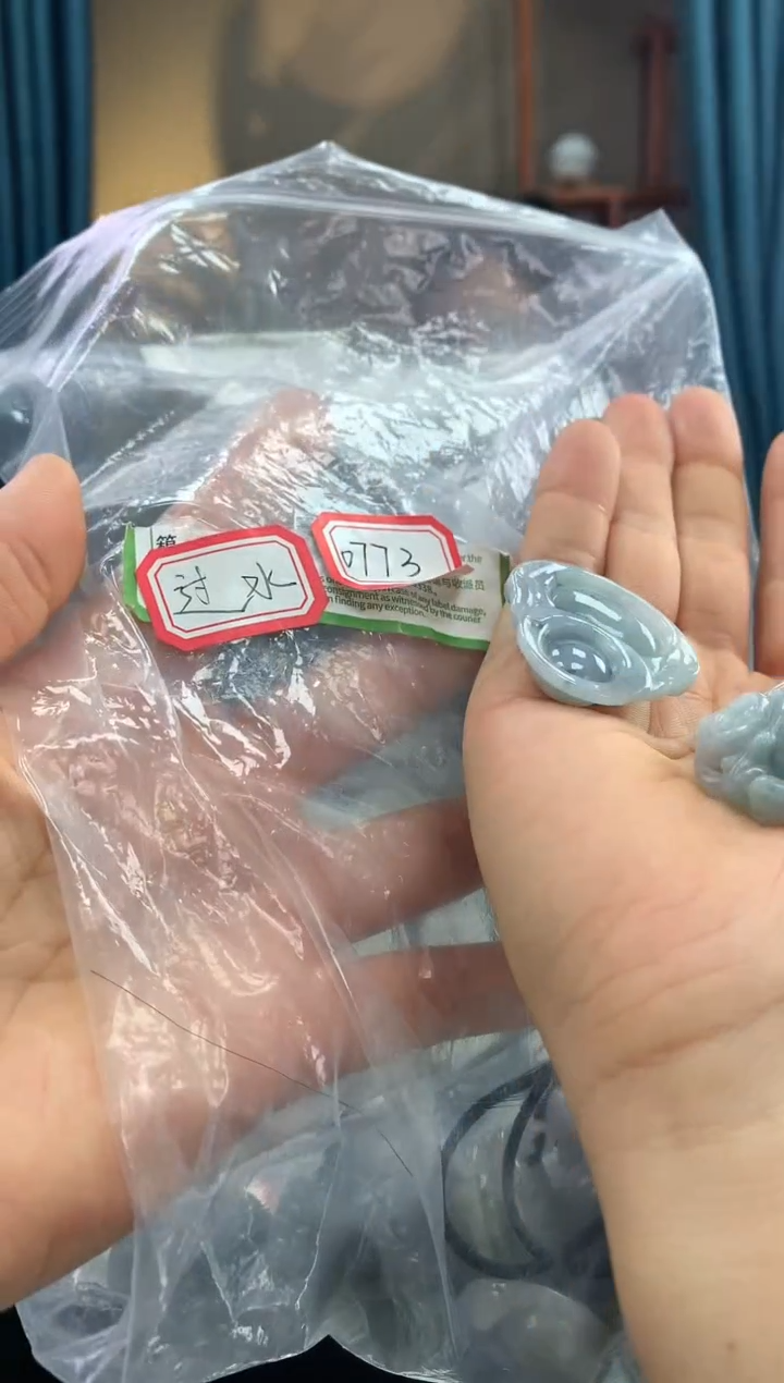 翡翠未镶嵌颈饰佛公0773 多样性发一件