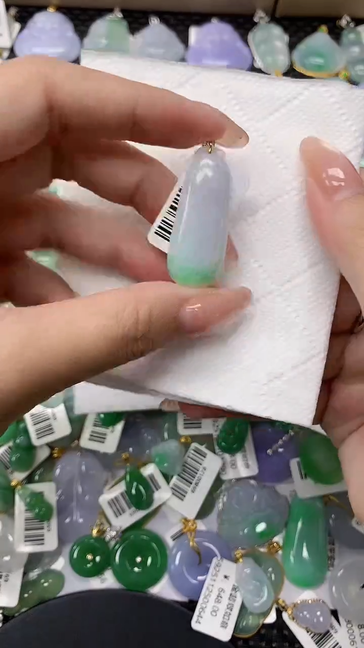 颈饰18K金镶嵌翡翠111111111111