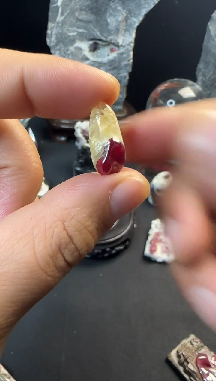 天然辰砂楠天然朱砂晶体原石吊坠挂件