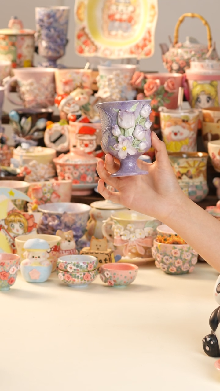 摆件陶景德镇釉下彩手绘设计师款陶瓷