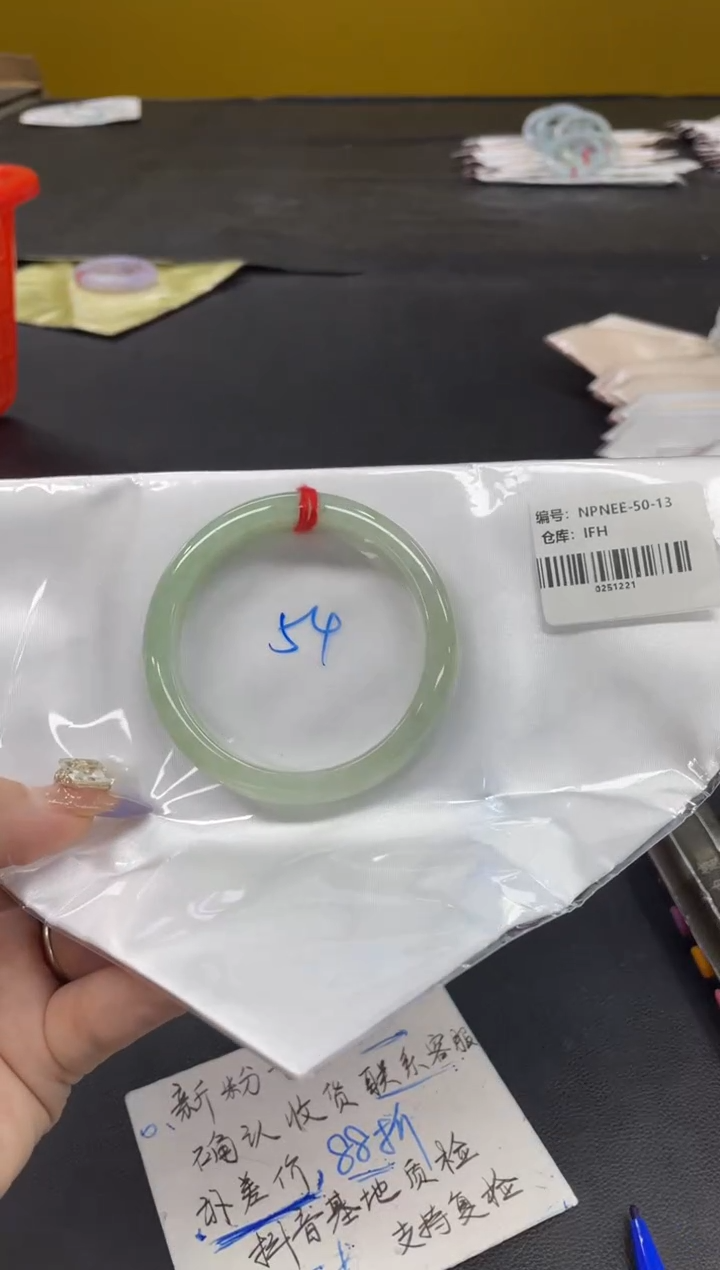 未镶嵌手镯翡翠翡翠手镯