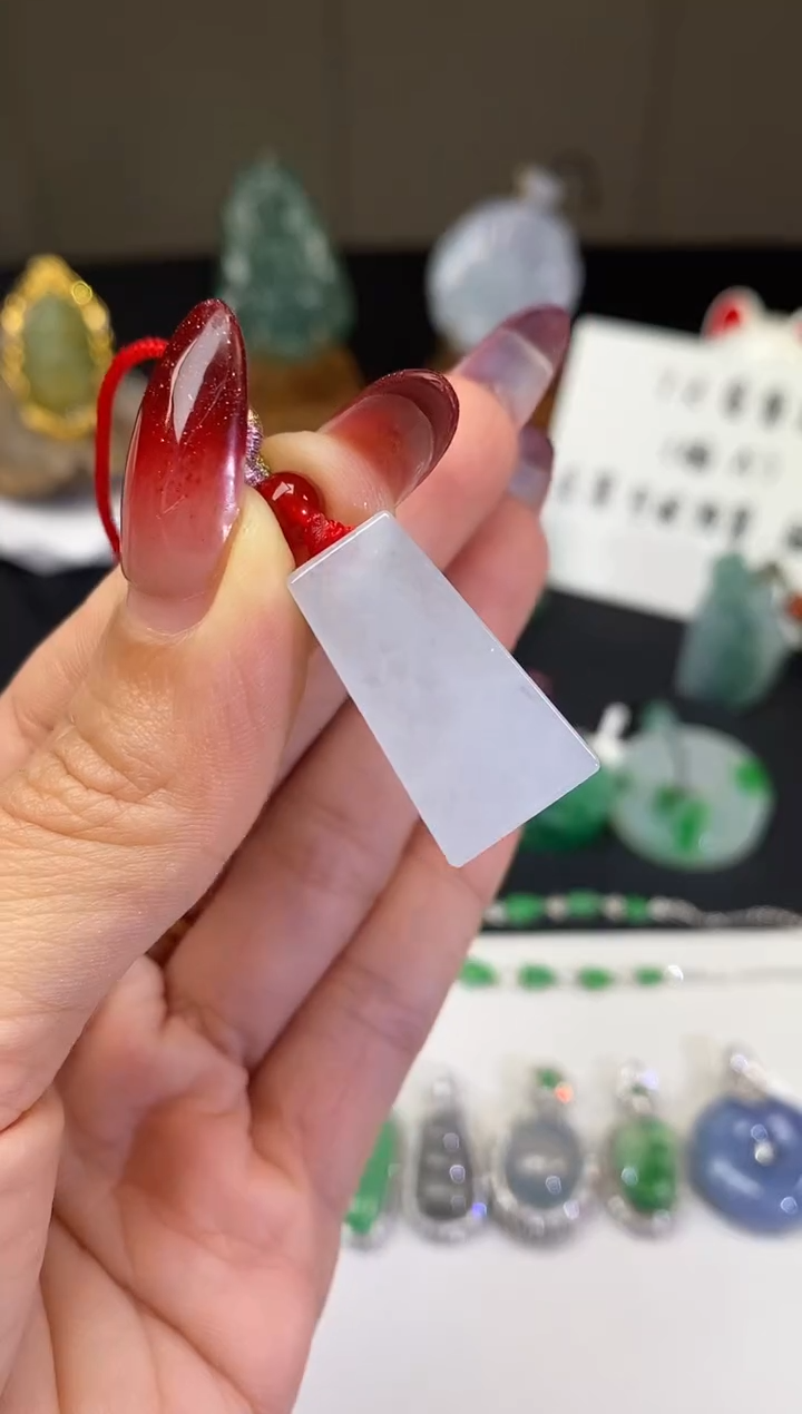 【闪购商品】翡翠颈饰未镶嵌无事牌