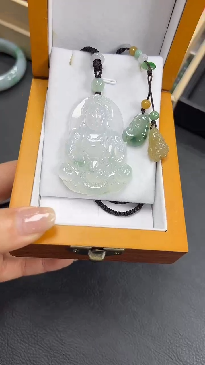 翡翠未镶嵌挂件观音