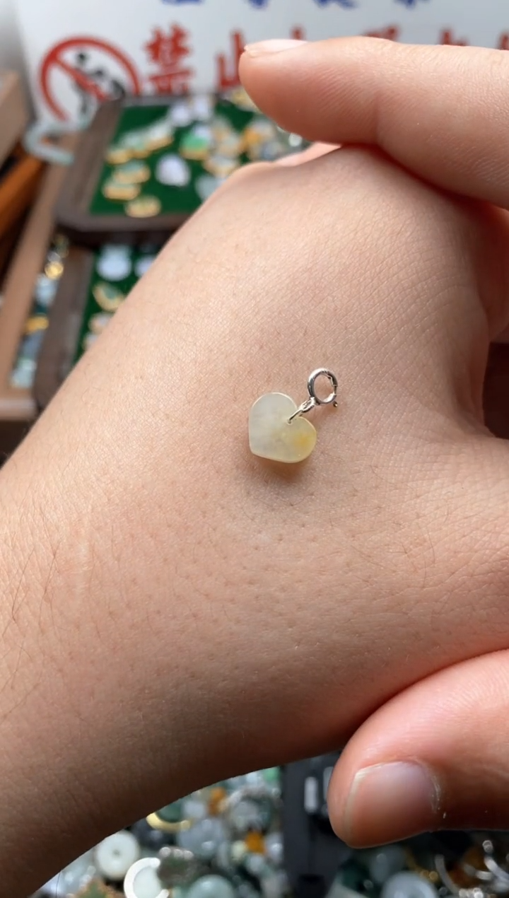 【闪购商品】翡翠颈饰未镶嵌哥哥