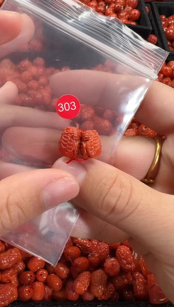 颈饰未镶嵌南红玛瑙1