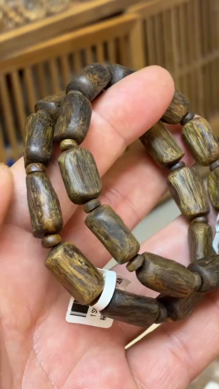 沉香手串 海南红金猊随型单圈沉水多样性发其一