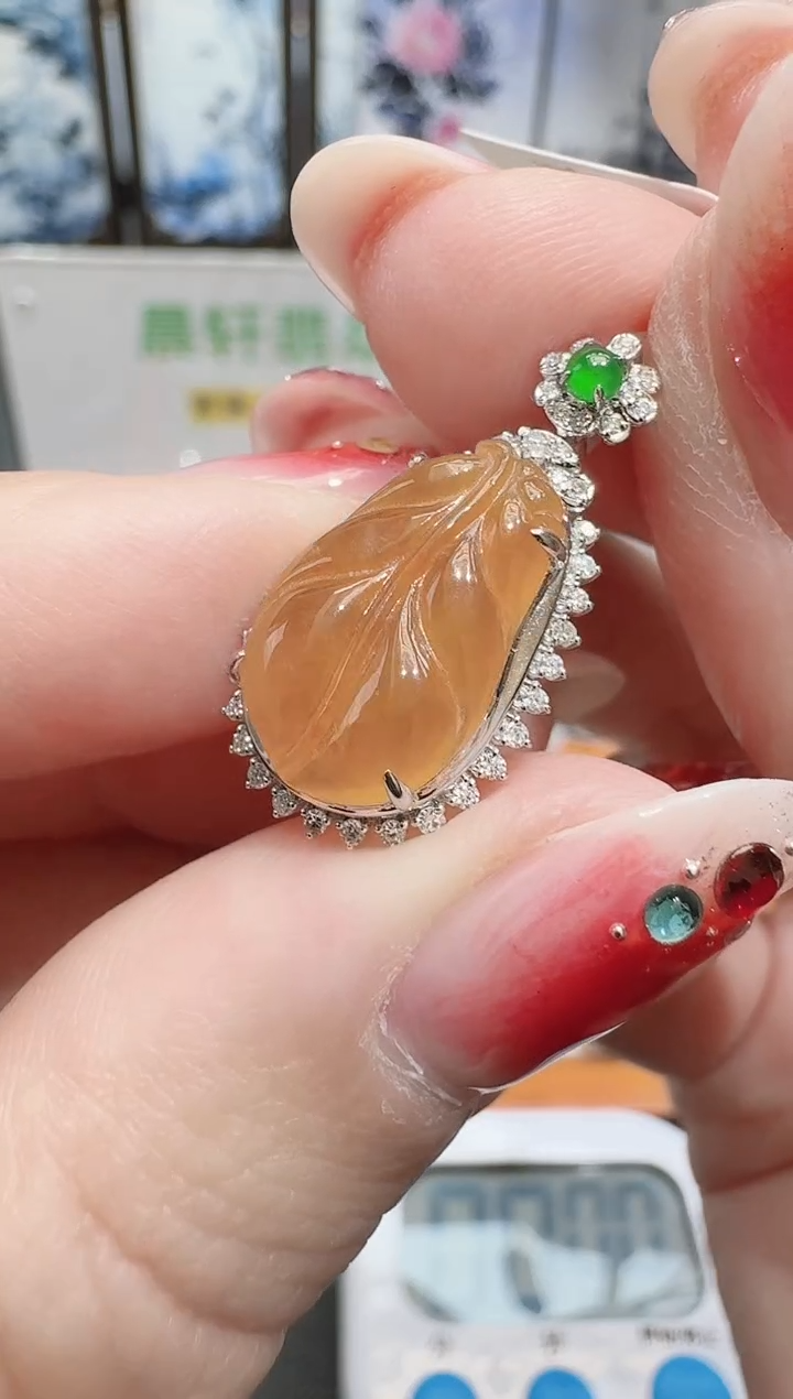 颈饰18K金镶嵌翡翠没****你寄售回流，24小时鉴赏期