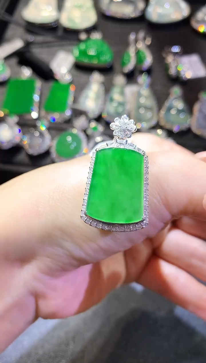 【闪购商品】翡翠吊坠(不含链)18K金镶嵌124-无事牌